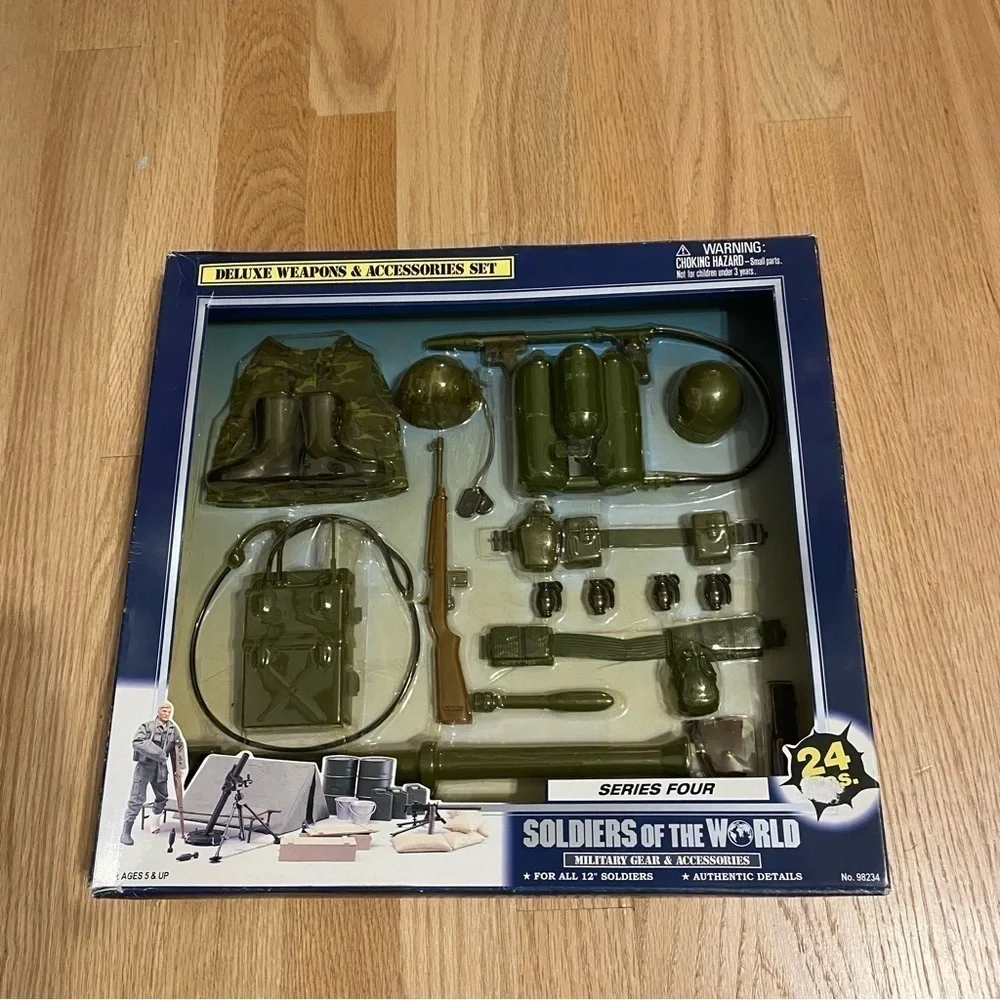 Vintage Soldiers of the World Series Four Deluxe Weapons & Accessories Set NEW